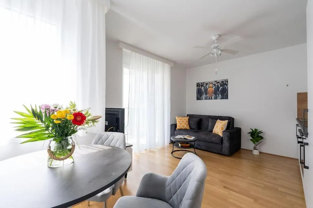 Elegant 1Br Flat With Balcony By Hm Apartment Vienna 0*,  Austria